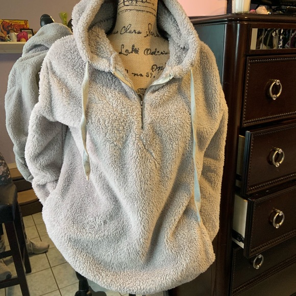 Sweaters - Oversized Fluffy Zip Up Hoodie/Sweater- M 🌸